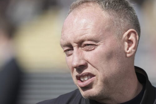 Brøndby står tilbage med flere spørgsmål end svar efter fredagens markante beslutninger på Vestegnen, mens afløseren kan blive en dansker.