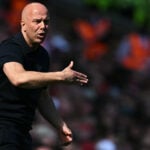 Alt peger på, at en succestræner fra Premier League bliver manden, der skal indlede et nyt Liverpool-kapitel efter Arne Slot-fyringen.