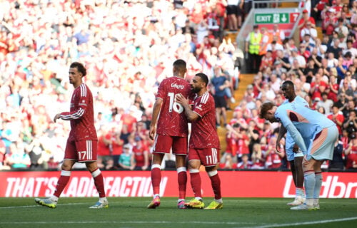 Liverpool tog søndag eftermiddag imod Brentford på Anfield, hvor to klublegender takkede af i sæsonens sidste kamp.