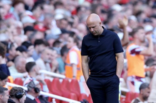 Arne Slot afsluttede sin anden sæson som Liverpool-manager med fire kampe i træk uden sejr, da Brentford søndag sikrede 1-1 på Anfield.