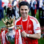 Arsenal rundede en historisk Premier League-sæson af med endnu en sejr, da Crystal Palace blev besejret 2-1 på Selhurst Park.