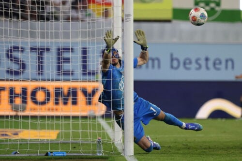 Kamil Grabara rygtes til Premier League.