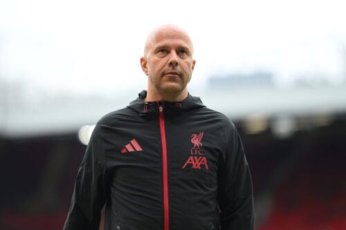 Liverpool-træner Arne Slot er blevet kontaktet.