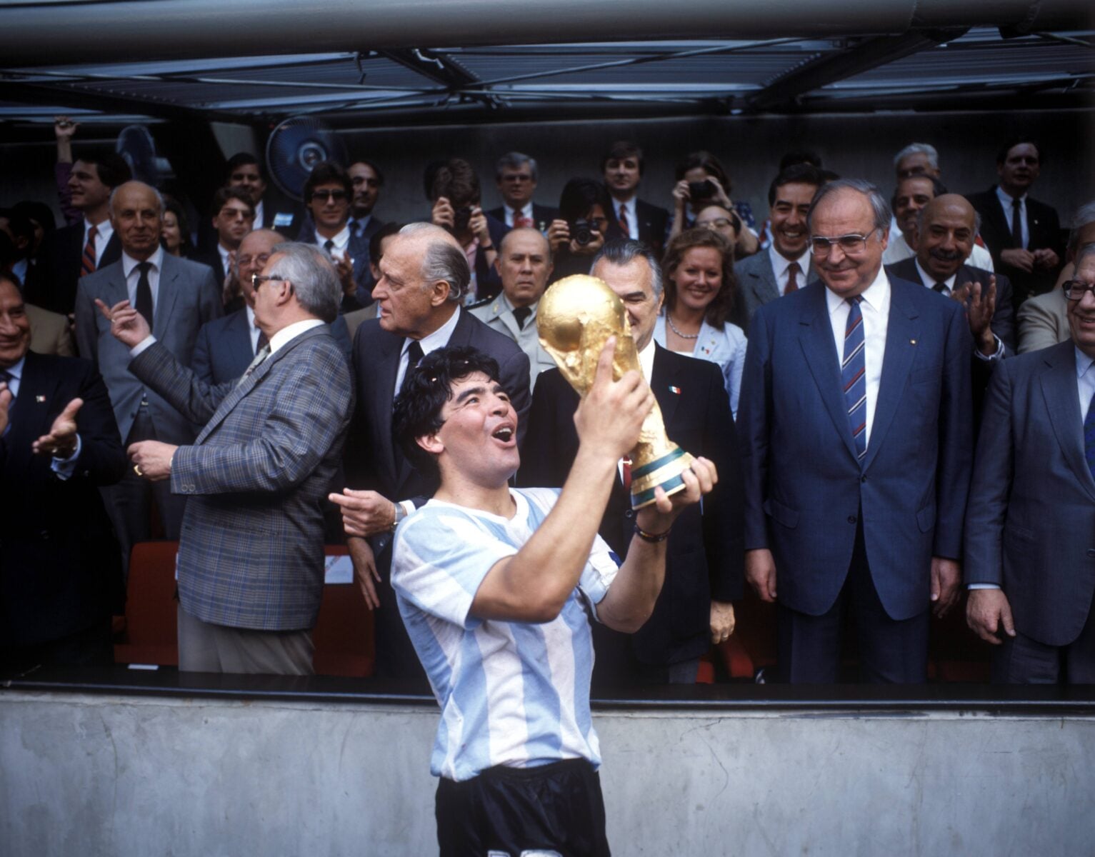 Diego Maradona er en fodboldpersonlighed der deler vandene. Her er Michael Kjærbøls portræt af den argentinske legende.
