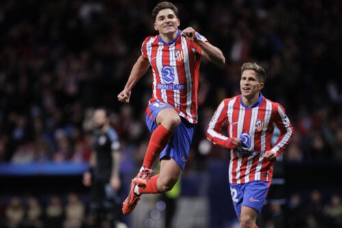 Kampen om Julián Álvarez er for alvor eksploderet, hvorfor Atlético Madrid nu skal træffe en altafgørende beslutning.