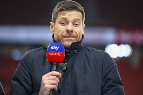 Chelsea befinder sig i en skæbnesvanger overgangsfase, hvor jagten på en ny styrmand har ført klubben mod Xabi Alonso.