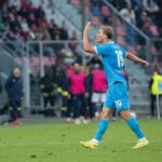 Drama og succes kolliderer i Napoli, hvilket Rasmus Højlund nu forholder sig til i et opsigtsvækkende interview.