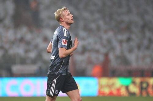 Oscar Højlund må sidde over, når Eintracht Frankfurt lørdag møder VfB Stuttgart i en vigtig Bundesliga-kamp.