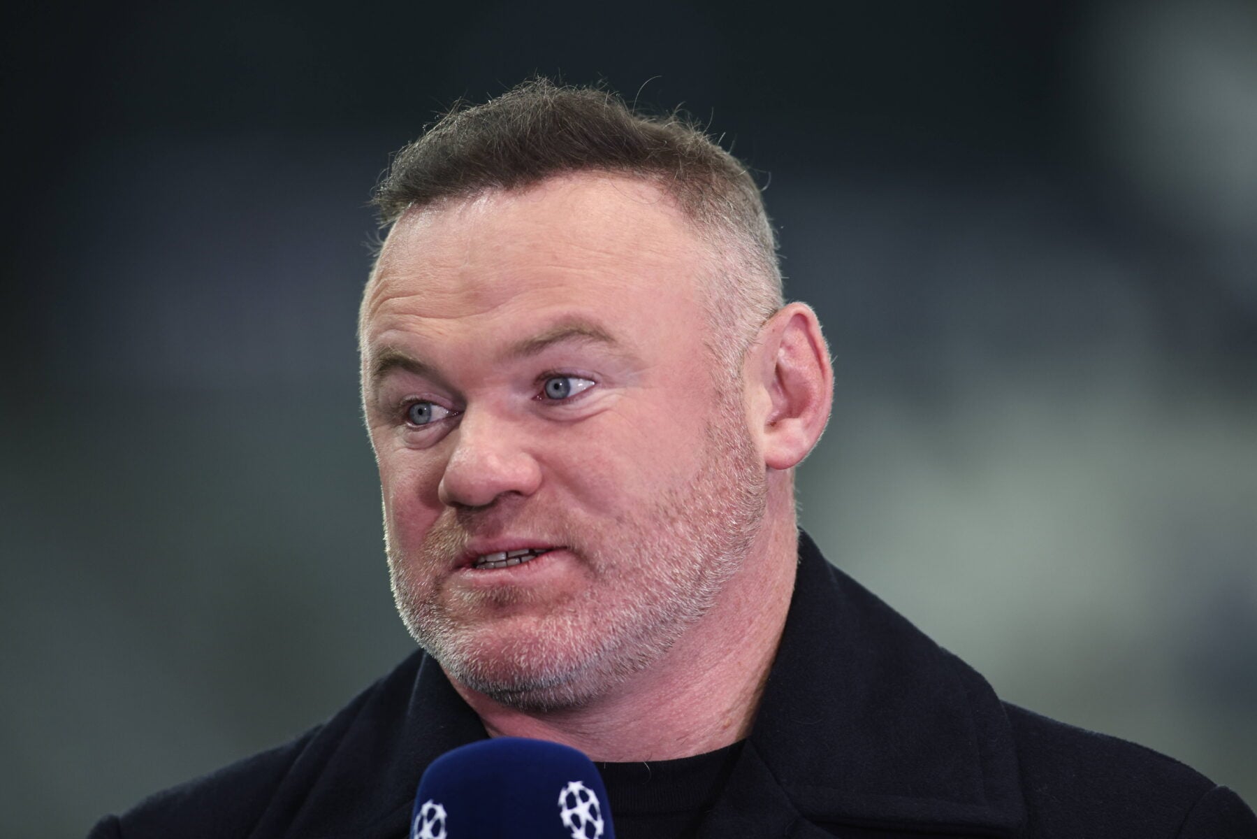 Wayne Rooney lægger ikke fingrene imellem, når snakken falder på Manchester Uniteds transfervindue. Kritikken vækker stor opsigt.
