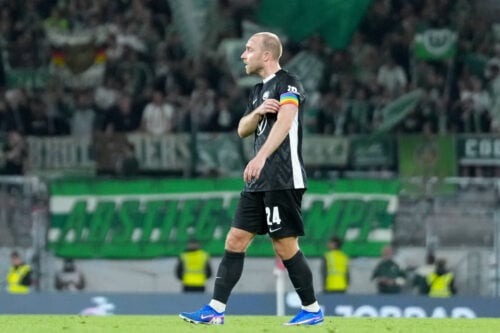 Christian Eriksen befinder sig midt i en dramatisk bundkamp i Bundesligaen, hvor Wolfsburg kæmper desperat for at undgå nedrykning.
