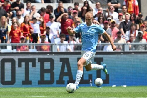 Usikkerheden omkring Gustav Isaksen i Lazio fortsætter, men de seneste meldinger fra Italien peger i to forskellige retninger.