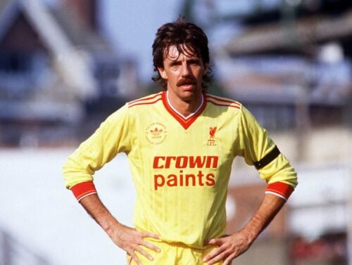 Her ses Mark Lawrenson spille for Liverpool.