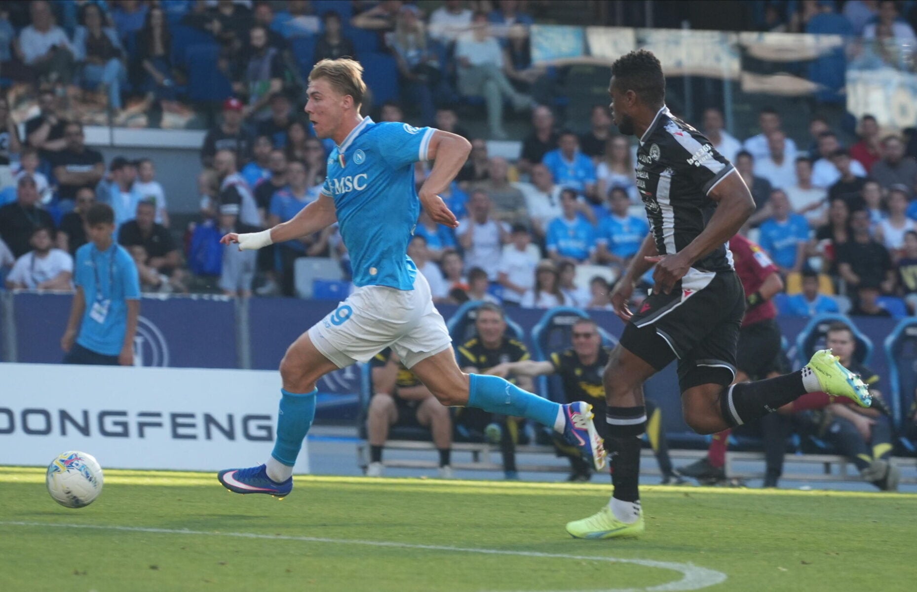 epa12990964 Napoli's Rasmus Hojlund in action during the Italian Serie A soccer match between SSC Napoli and UC Udinese in Naples, Italy, 24 May 2026