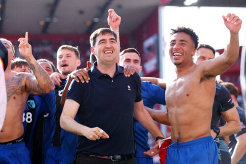Andoni Iraola bliver efter alt at dømme præsenteret som ny Liverpool-manager i dag, mens en transfer tager form i kulissen.