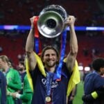ilya Zabarnyi er blevet tilbudt til Liverpool.