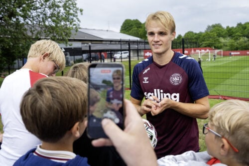 Den danske komet i form af Victor Froholdt kan snart få svært ved at finde plads til flere individuelle hædersbevisninger.