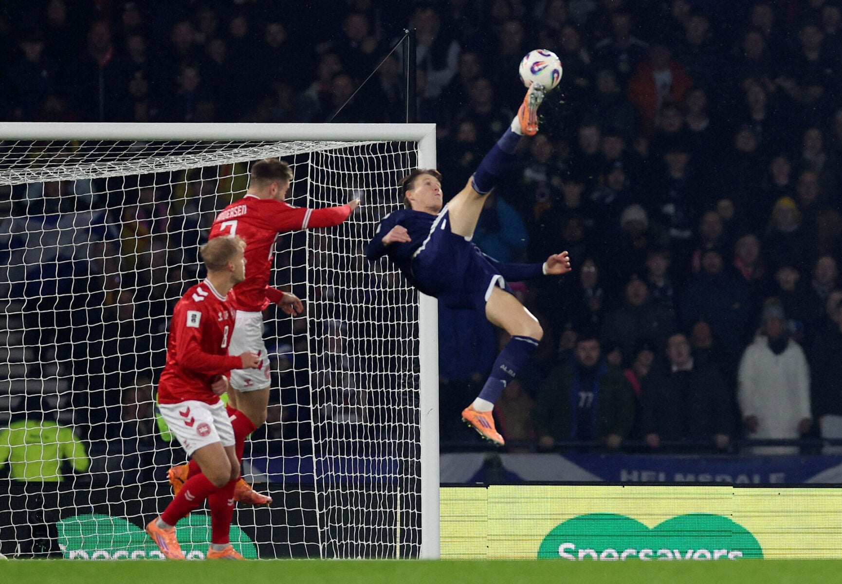 Scott McTominay gjorde det onde ved Danmark i efteråret 2025. Et mål, som Rasmus Højlund, ganske ufrivilligt, har skullet se en del gange siden da.