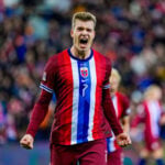 Den tidligere FC Midtjylland-bomber Alexander Sørloth er brandvarm på transfermarkedet denne sommer, hvor en ny klub venter.