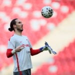Kamil Grabara ser ud til at have truffet sin beslutning om fremtiden, hvor han er klar til at forlade Wolfsburg, der er rykket ud af Bundesligaen.