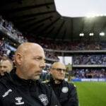 Brian Riemer er under massivt pres af den danske fodbolddomstol. Nu kan landstræneren snart være færdig, mener ekspert.