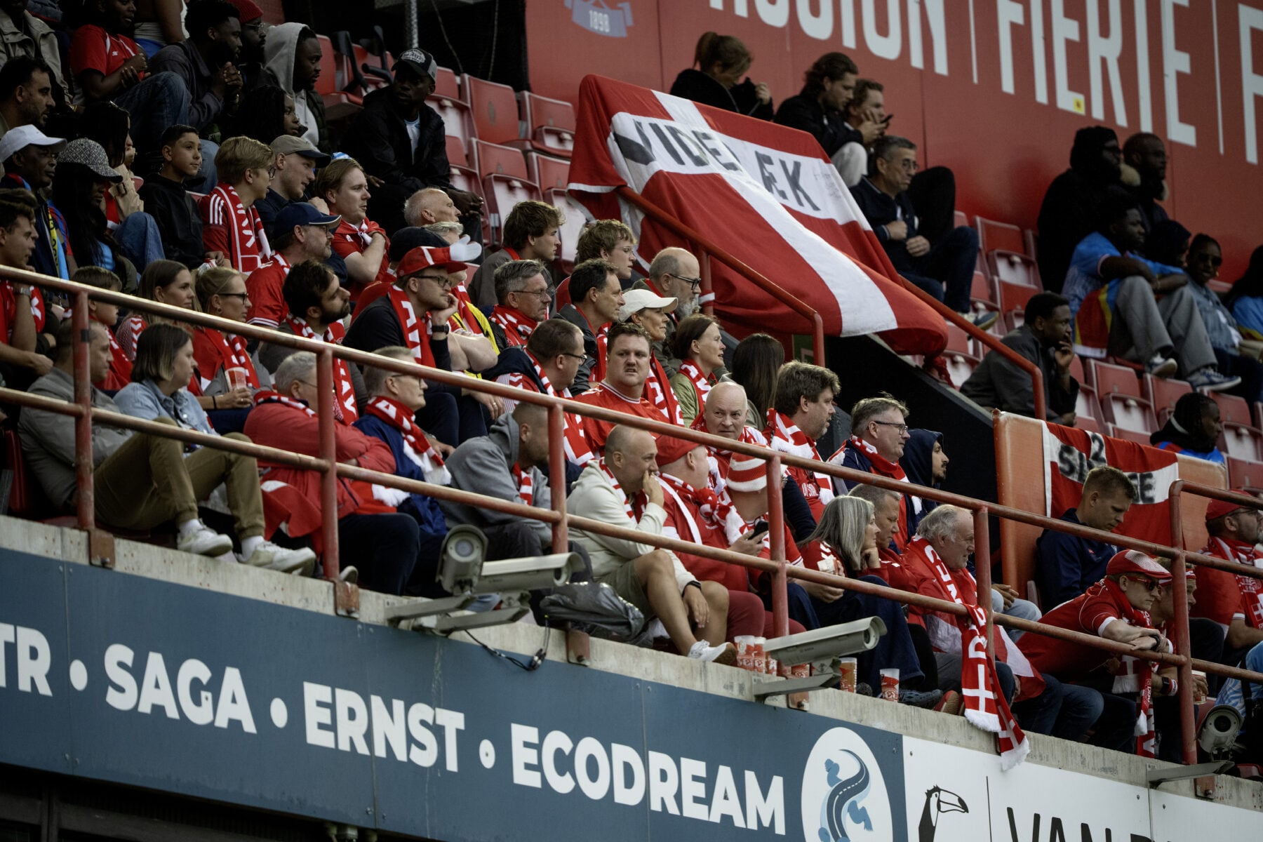 Danmarks fans på tribunen under landshold testkampen mellem Danmark og DR Congo på Maurice Dufrasne Stadium i Liege i Belgien onsdag den 3. juni 2026.