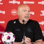 Brian Riemer bliver slagtet på direkte TV.