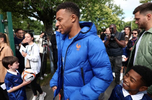 Spekulationerne om Kylian Mbappé fortsætter i Real Madrid. Nu overvejer han et sensationelt chokskifte før VM.