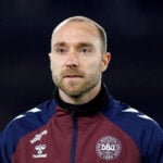 Mandag morgen deler landsholdets læge Morten Boesen en positiv opdatering på Christian Eriksen, der kollapsede søndag.