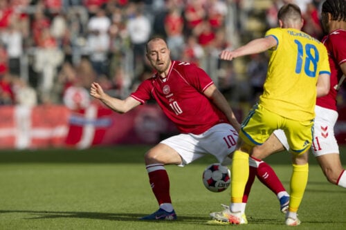 Bekymringen for Christian Eriksen er fortsat stor, efter at den danske profil kollapsede under Danmarks testkamp mod Ukraine søndag aften.