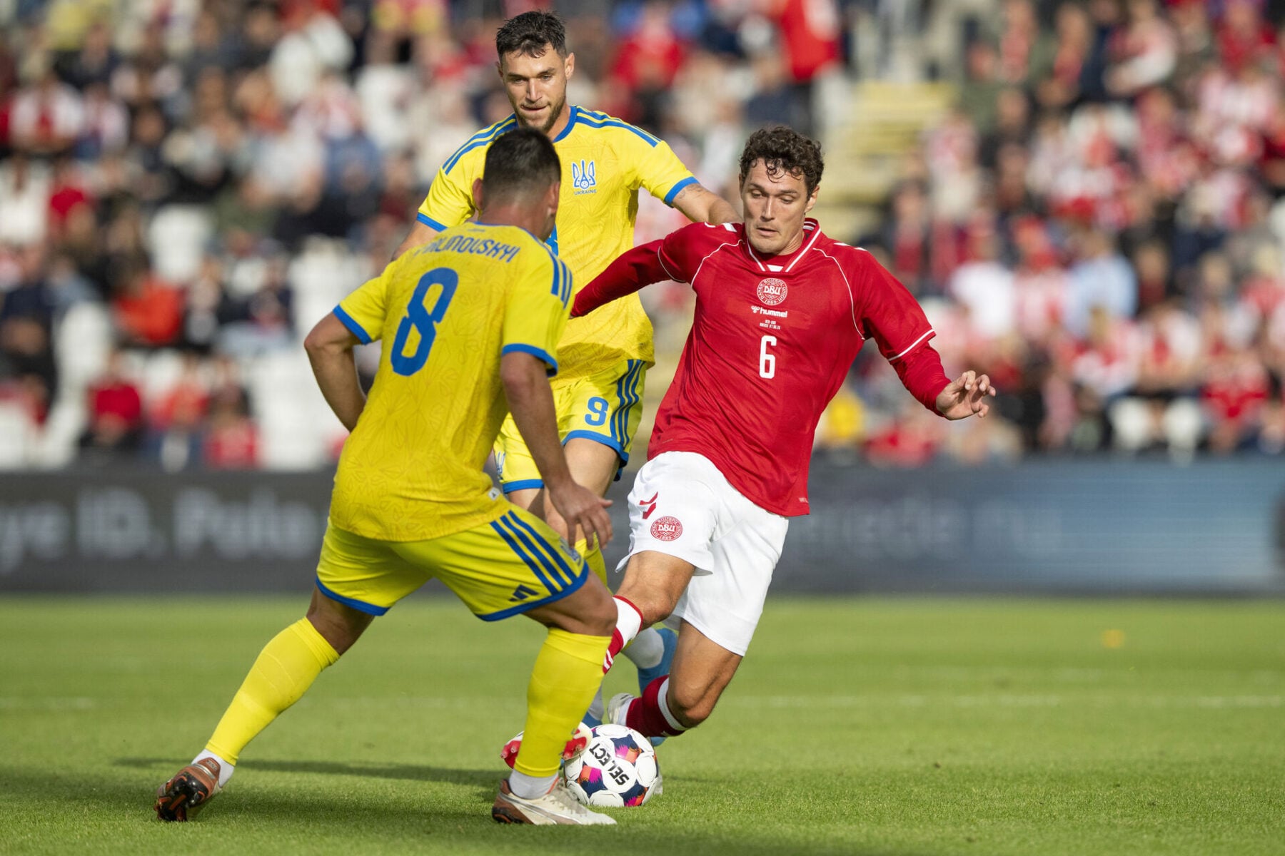 Andreas Christensen i kamp mod Ukraine i landskampen i Odense tidligere på måneden.