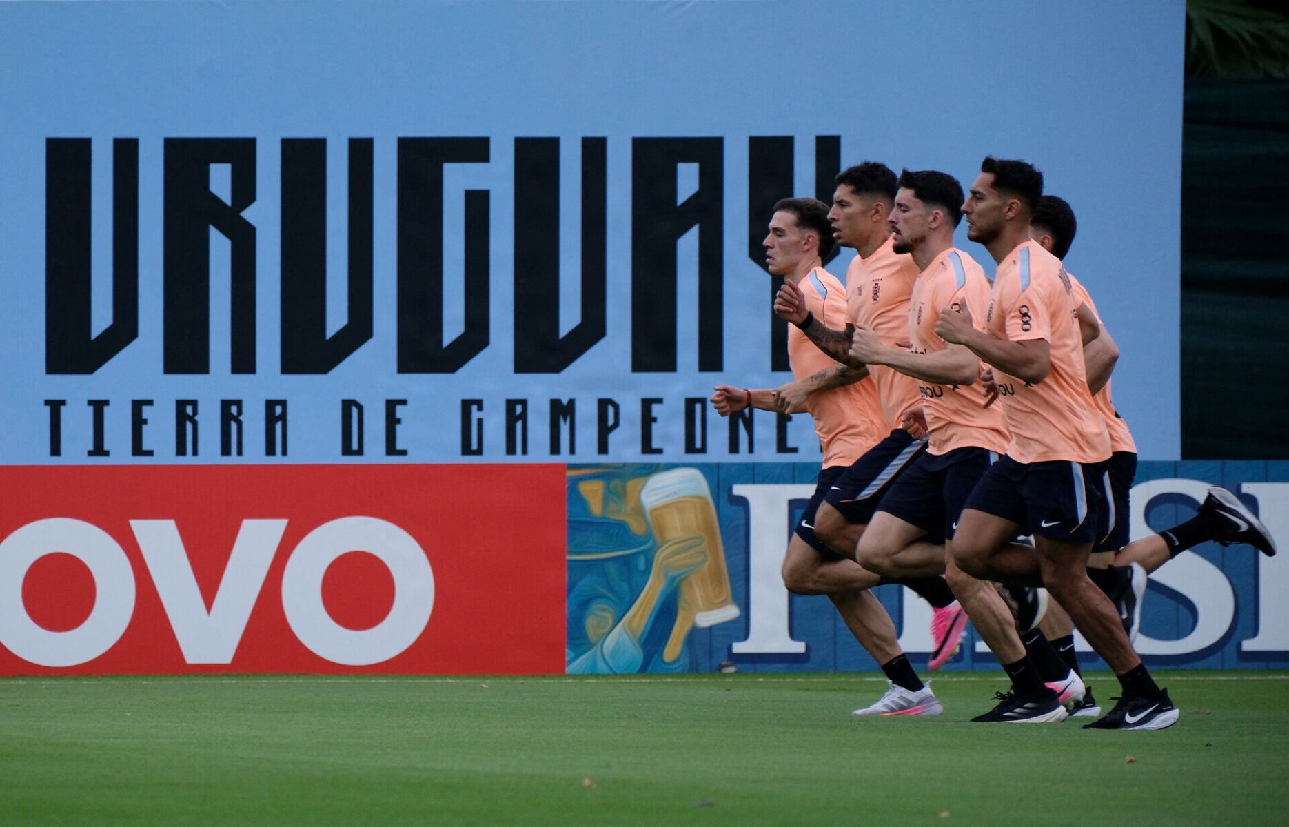 Uruguay-truppen er nået frem til USA efter en dag fyldt med dramatik.