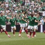 VM 2026 fik en intens og begivenhedsrig åbning, da Mexico sikrede sig en sikker 2-0-sejr over Sydafrika på hjemmebanen i Mexico City.