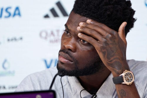Thomas Partey er igen blevet et varmt samtaleemne. Først blev han nægtet indrejse til VM, mens han nu meldes færdig i sin klub.