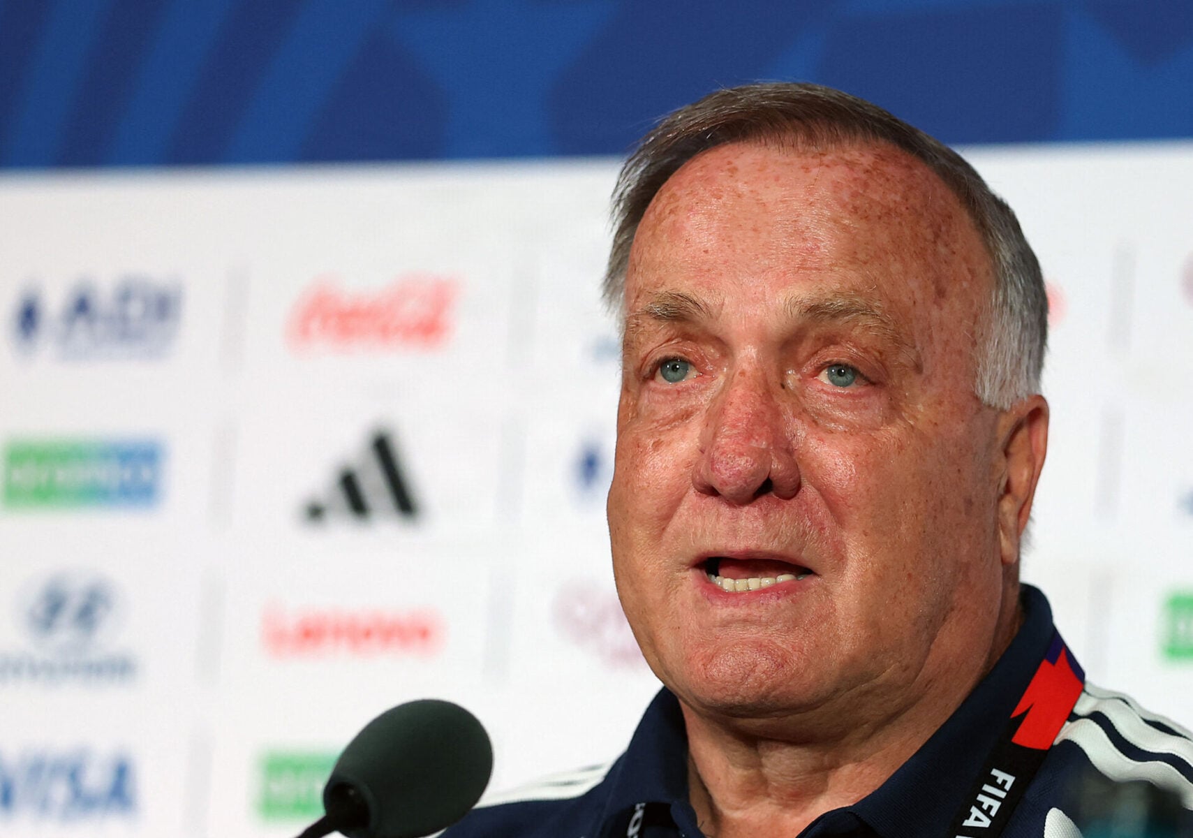 Erfarne Dick Advocaat har fået den ubarmhjertige opgave at skulle levere mirakler med Curaçao ved VM 2026.