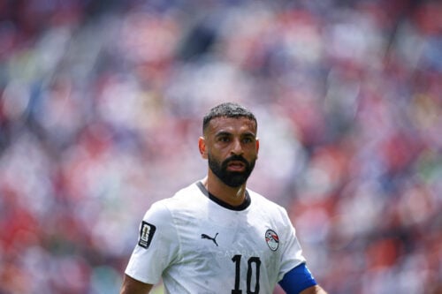 Mohamed Salah står fortsat uden en ny klub efter afskeden med Liverpool, men nu er der nye spekulationer om fremtiden.
