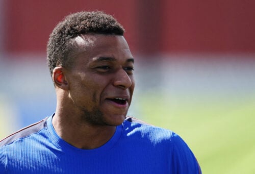 Kylian Mbappé er endnu en gang havnet i centrum for opsigtsvækkende spekulationer om fremtiden. Nu bryder han tavsheden.