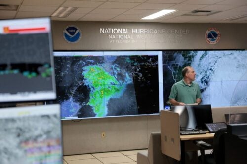 En tropisk storm har ramt USA midt under VM.