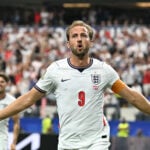 England besejrede Kroatien 4-2 i VM-gruppespillets åbningskamp, hvor Harry Kane stjal opmærksomheden med en historisk præstation.