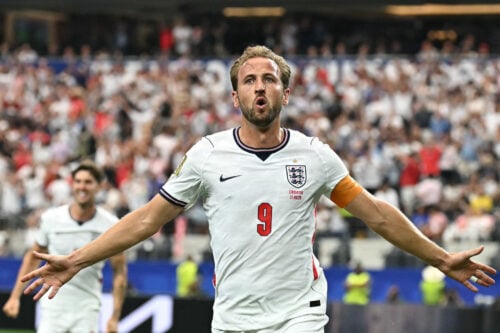 England besejrede Kroatien 4-2 i VM-gruppespillets åbningskamp, hvor Harry Kane stjal opmærksomheden med en historisk præstation.