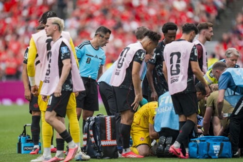 Canadas imponerende 6-0-sejr over Qatar ved VM blev dog overskygget af en alvorlig skade til midtbanespilleren Ismaël Koné.