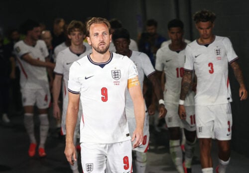 Englands vej til VM-trofæet er vanskelig lige nu.