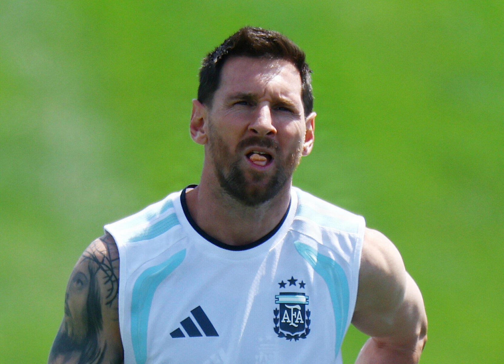 Lionel Messi er fuldt fokuseret på VM-slutrunden, selvom han udenfor banen har nok at se til.