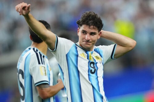 Manchester United har gang i et opsigtsvækkende transfervindue, hvor Julián Alvarez nu sættes forbindelse med et skifte til Old Trafford.