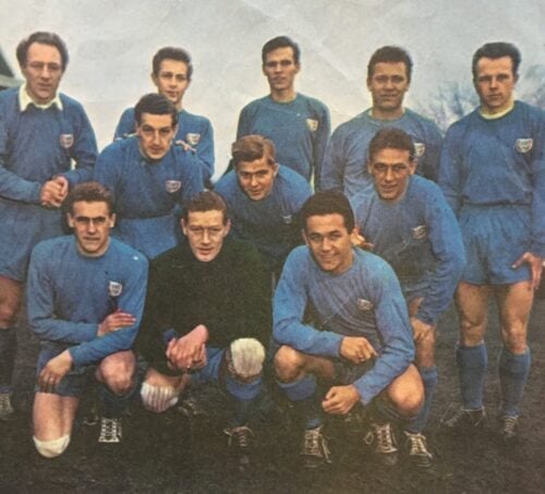 Klubben fra Krøyersvej fik sin fødsel i 1909 og havde dengang til huse på Skovshoved Skole. Her er et stort portræt af den danske klub.