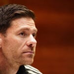 Xabi Alonso er ved at hente første forstærkning til Chelsea.
