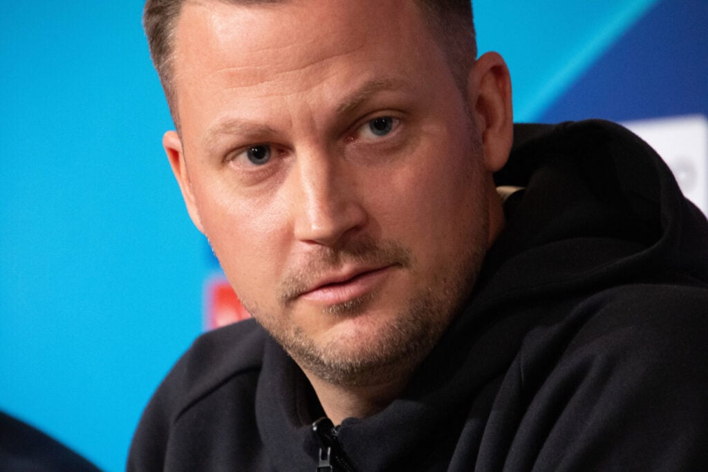 Jacob Neestrup har en plan med Viktor Kristiansen fra Leicester.