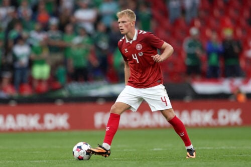 Lucas Høgsberg bliver den bedste forsvarsspiller i Danmark om føje år, spår Michael Kjærbøl.