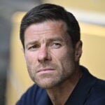 Xabi Alonso og Chelsea har fået accepteret et bud.