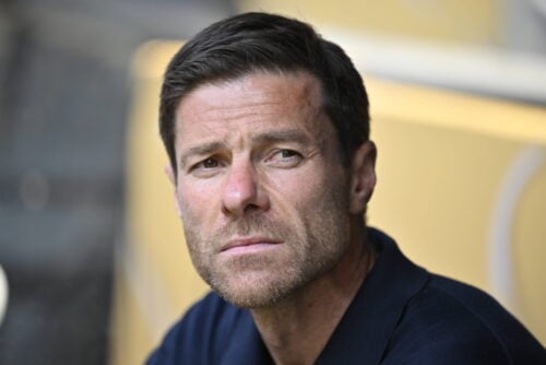 Xabi Alonso og Chelsea har fået accepteret et bud.