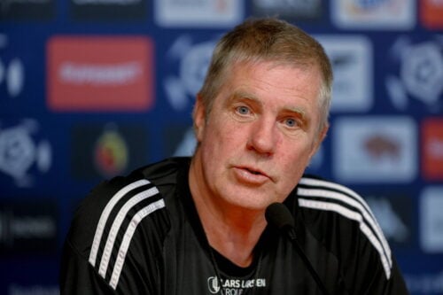 En af dansk fodbolds mest erfarne trænere kan snart få en ny adresse. Det drejer sig om Silkeborg-træneren i form af Kent Nielsen.